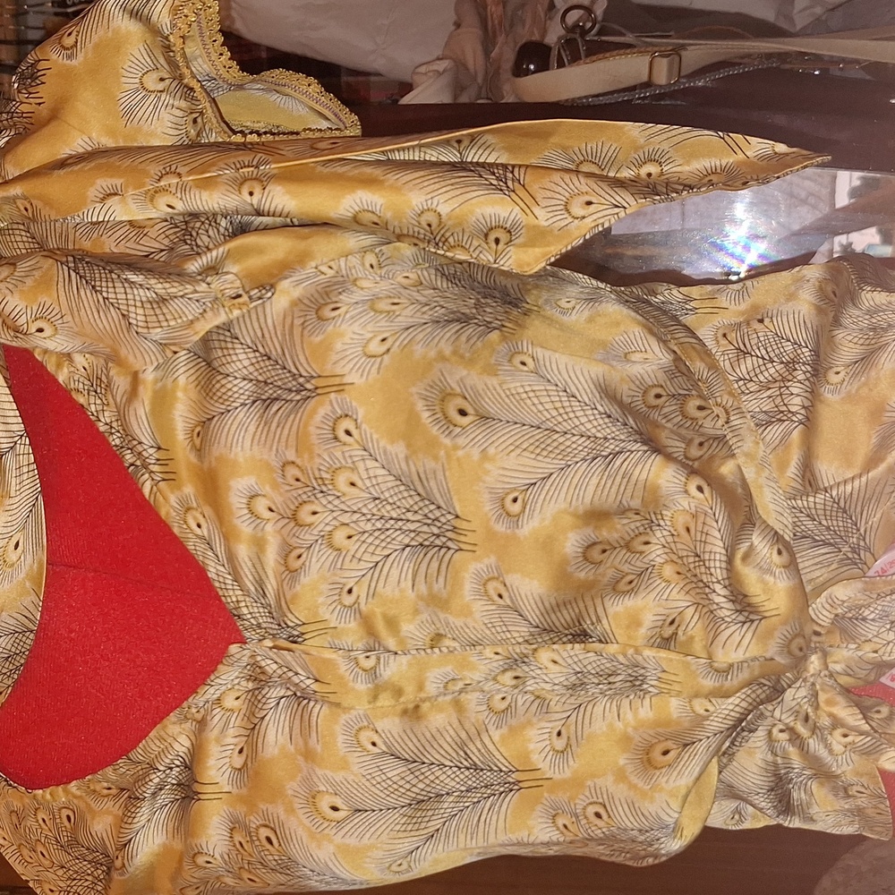 Free People Elegant Gold Feather Print Women's 100% Silk Blouse Sise 2 - Picture 2 of 10